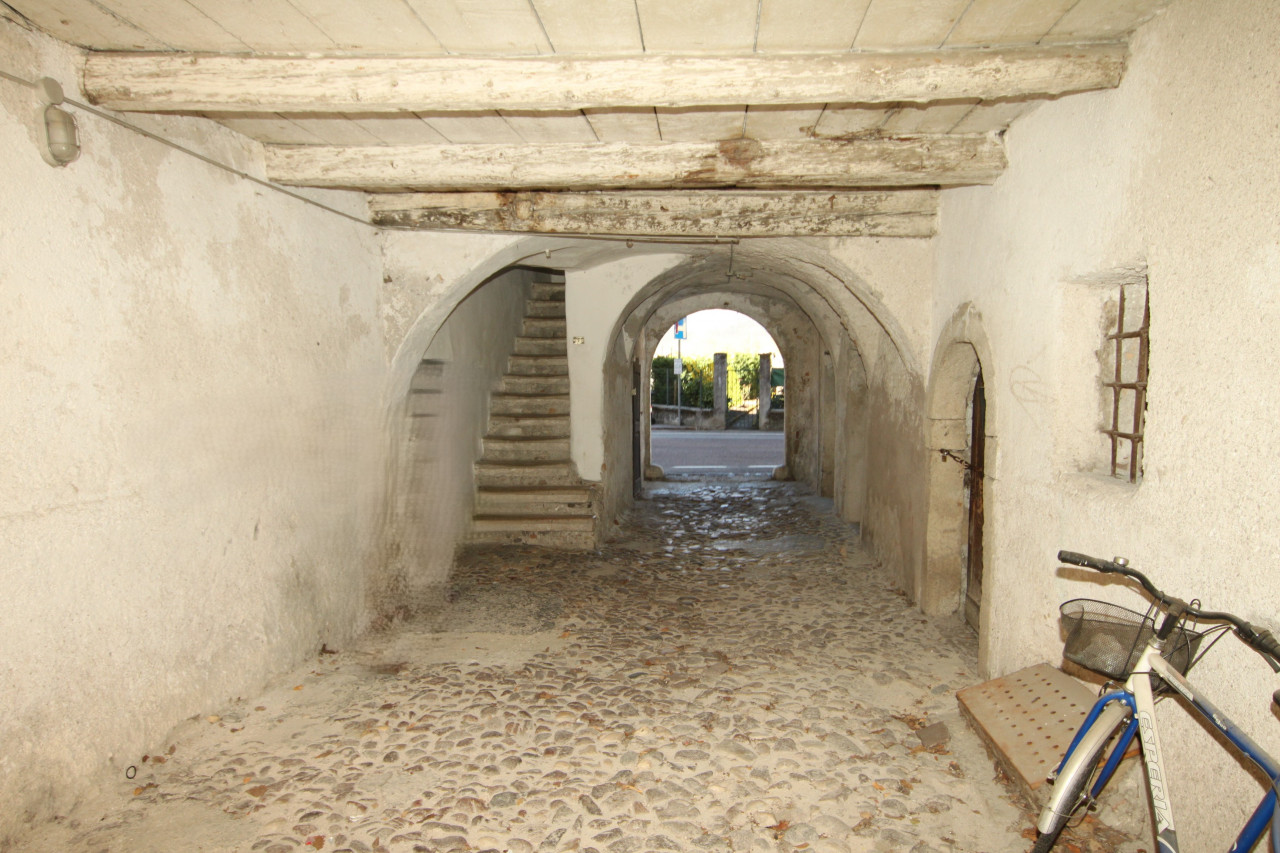 VENDESI 2 PIANI IN EDIFICIO STORICO