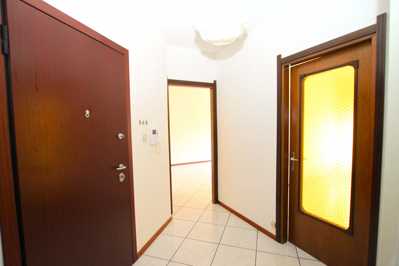 AMPIO QUADRILOCALE IN VIA ROEN