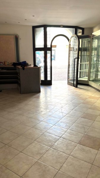 Negozio di 120 mq in vendita a Rovereto in via Tartarotti - Via Gerolamo Tartarotti 14 rif. 21810 Negozio di 120 mq in vendita a Rovereto in via Tartarotti - Via Gerolamo Tartarotti 14 rif. 21810 - Bolzano