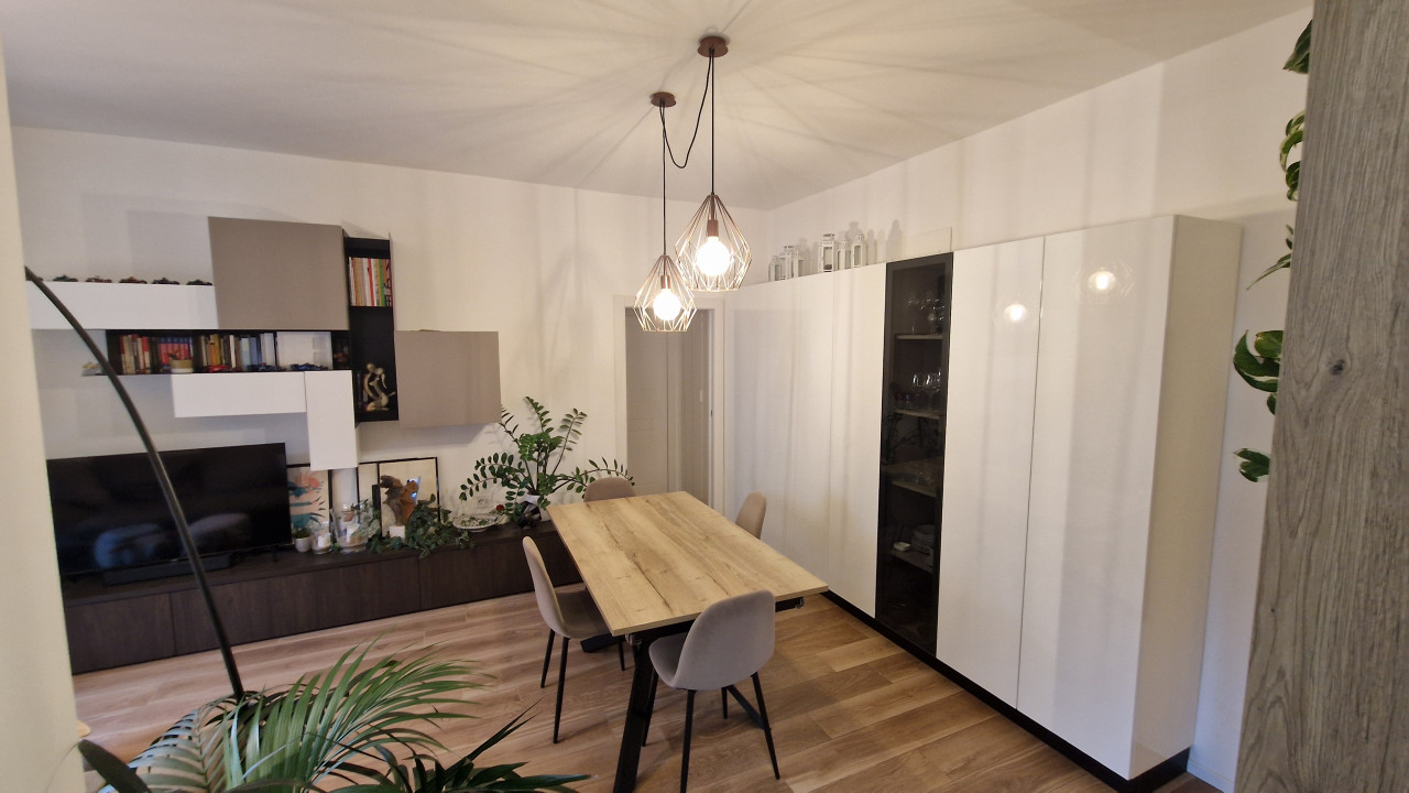 Moderno trilocale ristrutturato a Bolzano – comfort, stile e posizione strategica - 